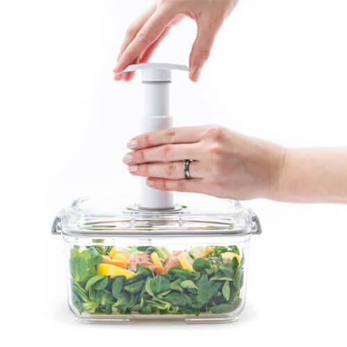 USING VACUUM CANISTERS Proper use of vacuum canisters Food Vacuum