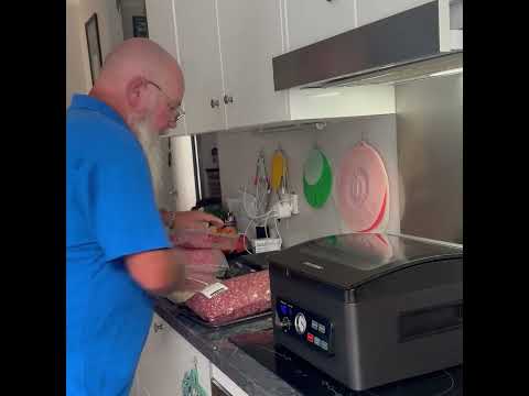 Video of the Preservac DuoVac vacuum sealing mince